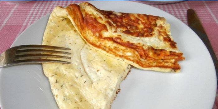 Diētas omlete uz šķīvja