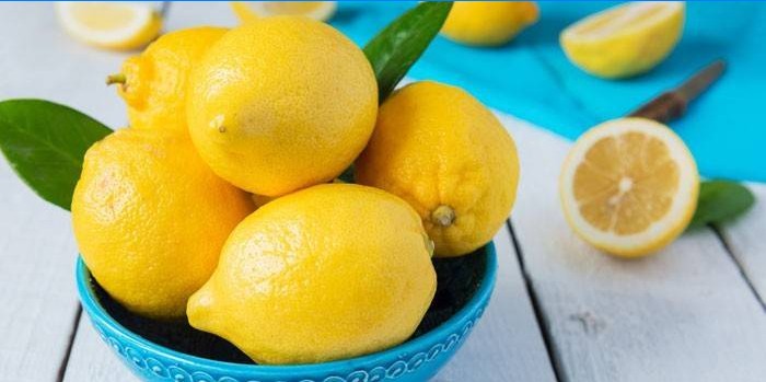 Citroni šķīvī