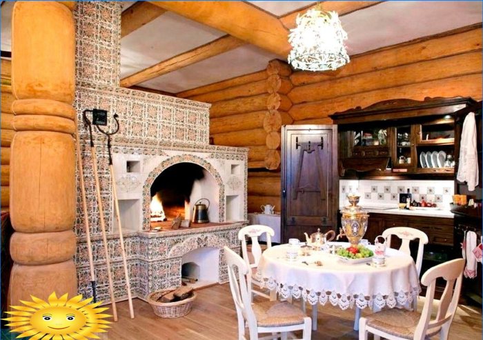 Krievu krāsns modernas mājas interjerā