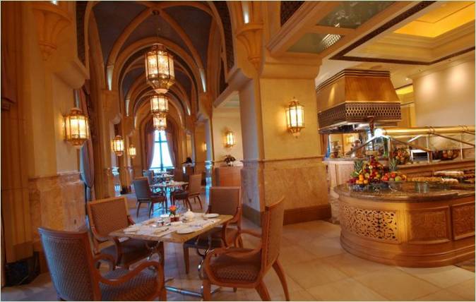 Viesnīcas Emirates Palace restorāns