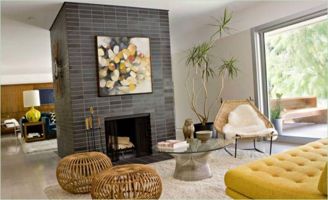 Interjera dizains dzīvojamā istaba ar kamīnu