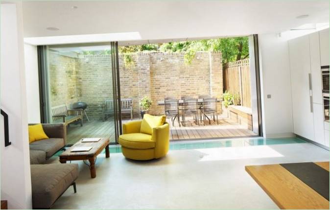Dzīvojamā istaba ar terases durvīm uz Mews House Primrose Hill 2, Londona